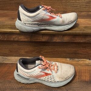 Brooks Adrenaline GTS women’s 8 caterpy laces